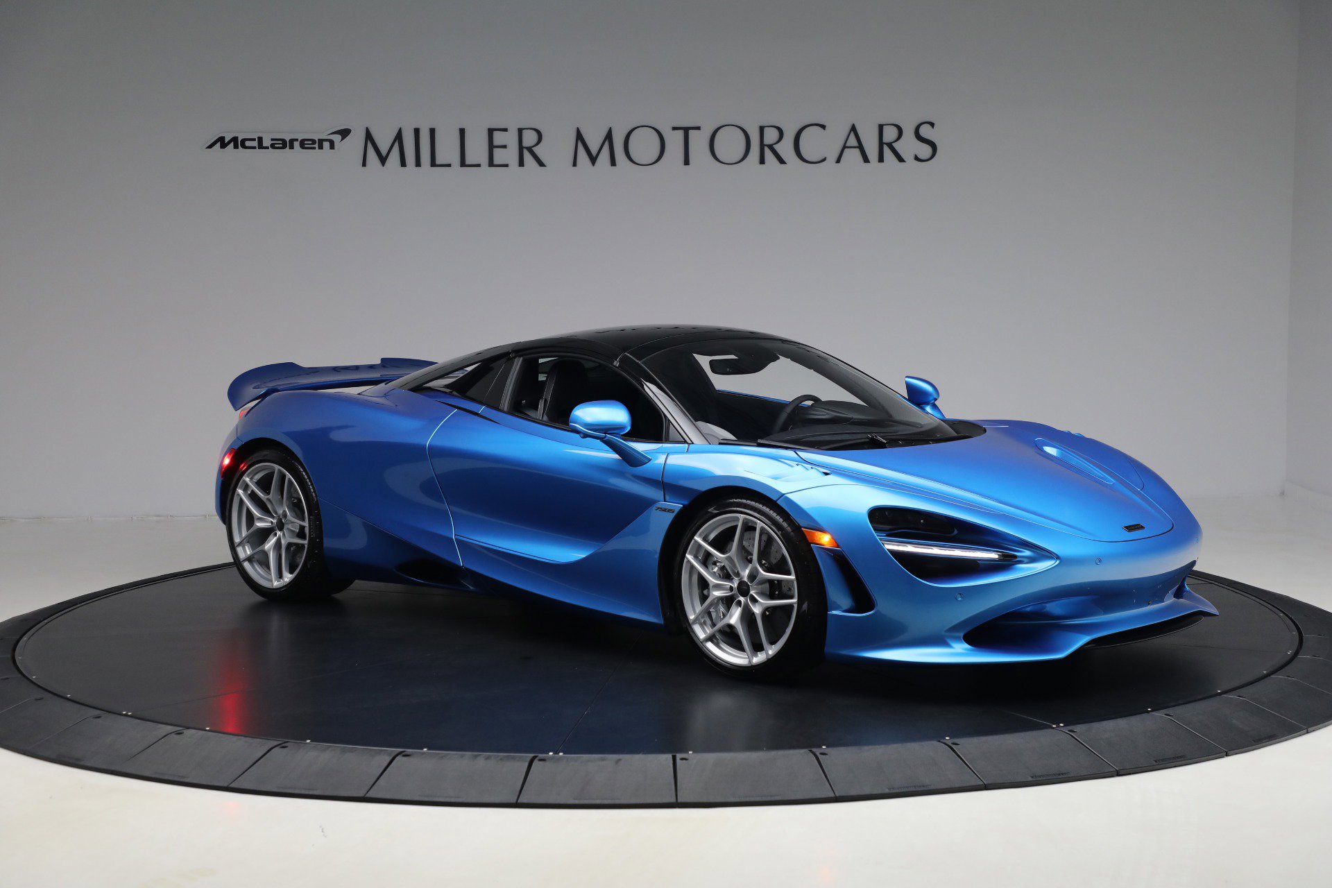 Used 2025 McLaren 750S Spider RWD image 29