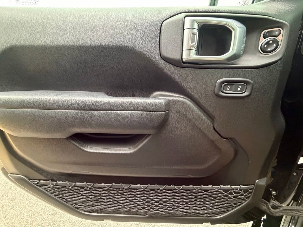 Certified 2025 Jeep Gladiator Sport image 25