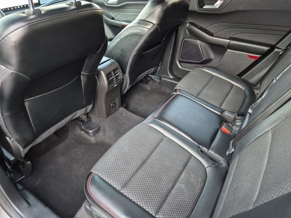 Used 2024 Ford Escape ST-Line w/ Tech Pack #1 FWD image 28