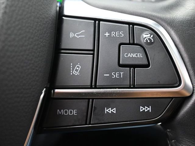 Used 2021 Toyota Highlander XLE image 16