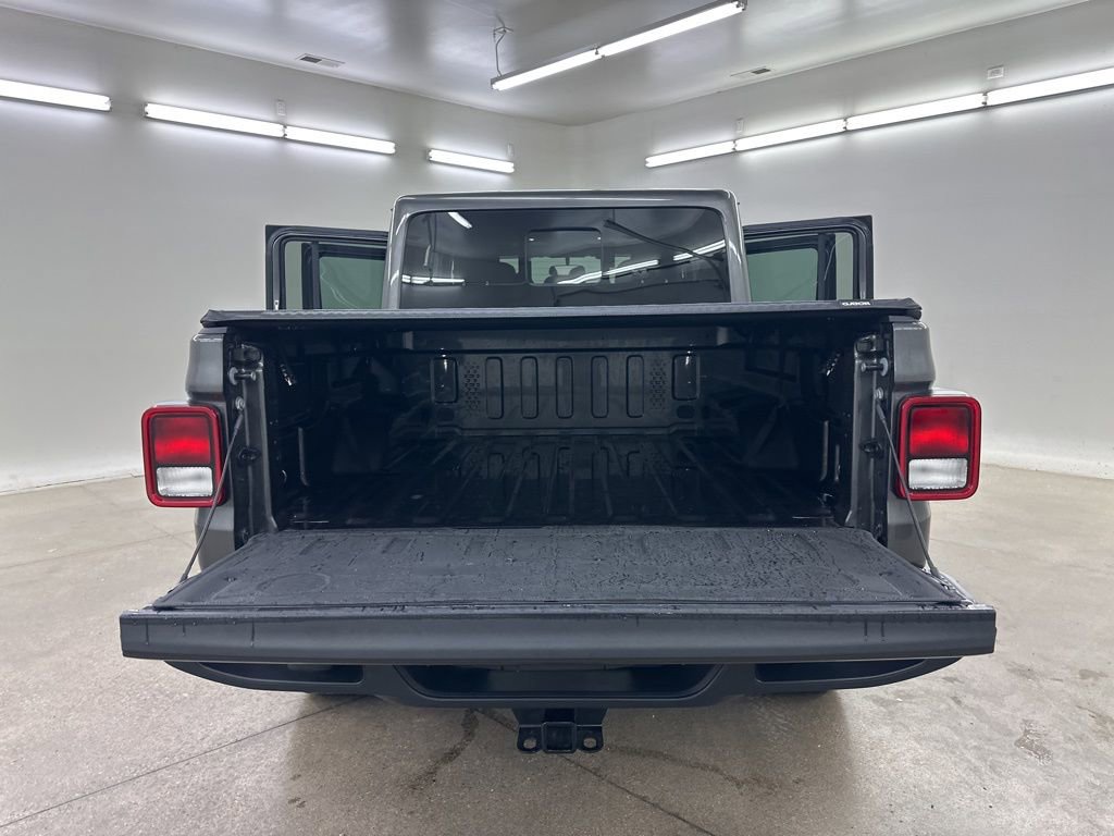 Used 2025 Jeep Gladiator Sport image 26