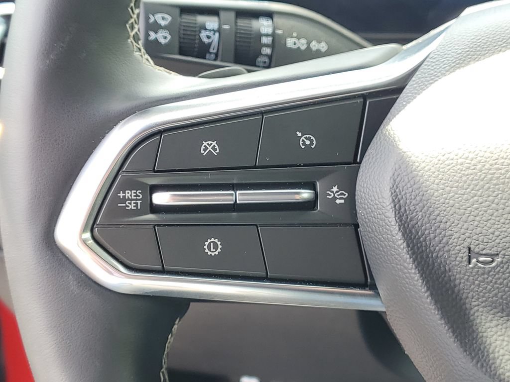 Used 2025 Chevrolet Traverse LT w/ Driver Confidence Package FWD image 9