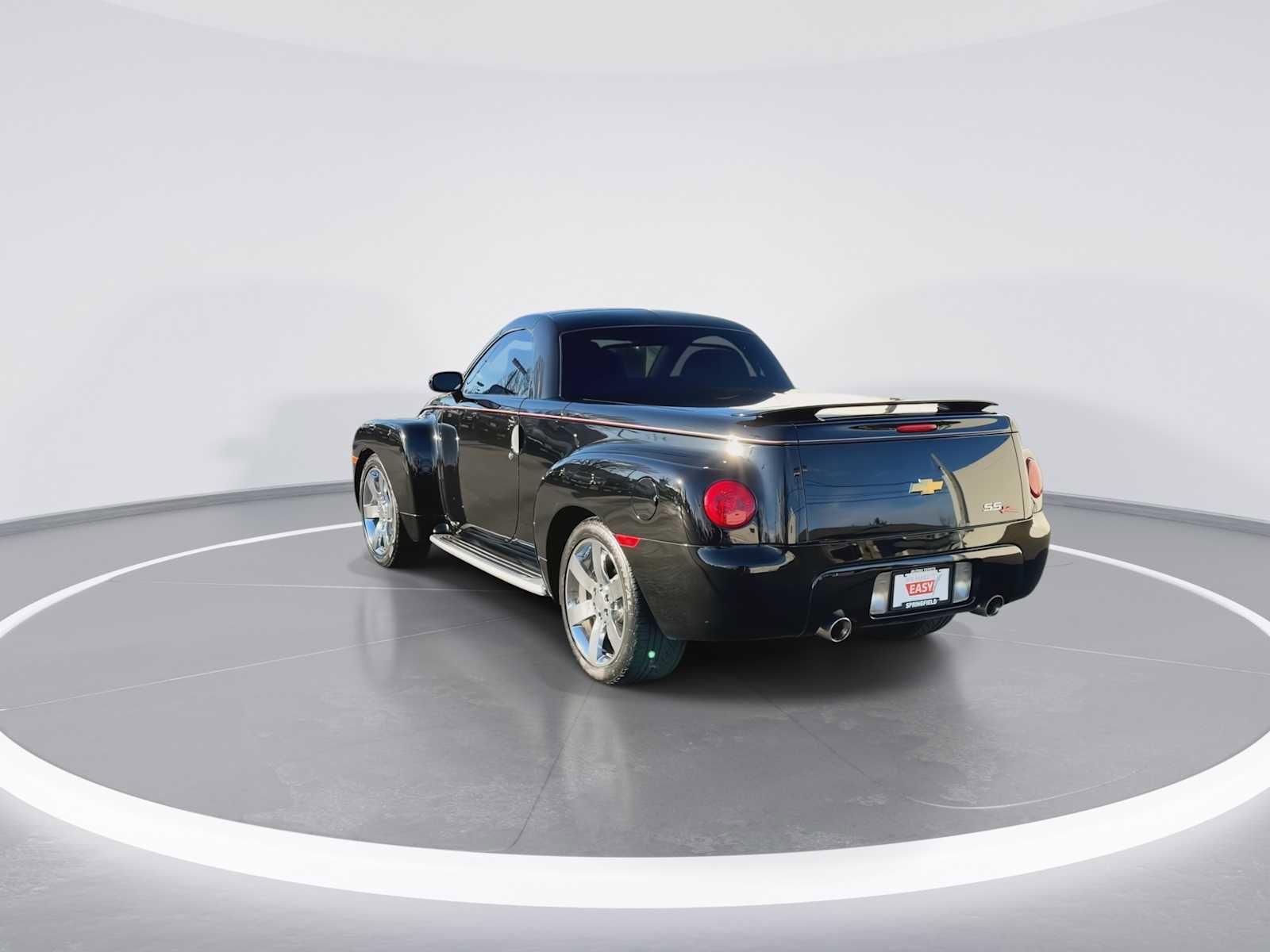 Used 2004 Chevrolet SSR w/ Preferred Equipment Group RWD image 6
