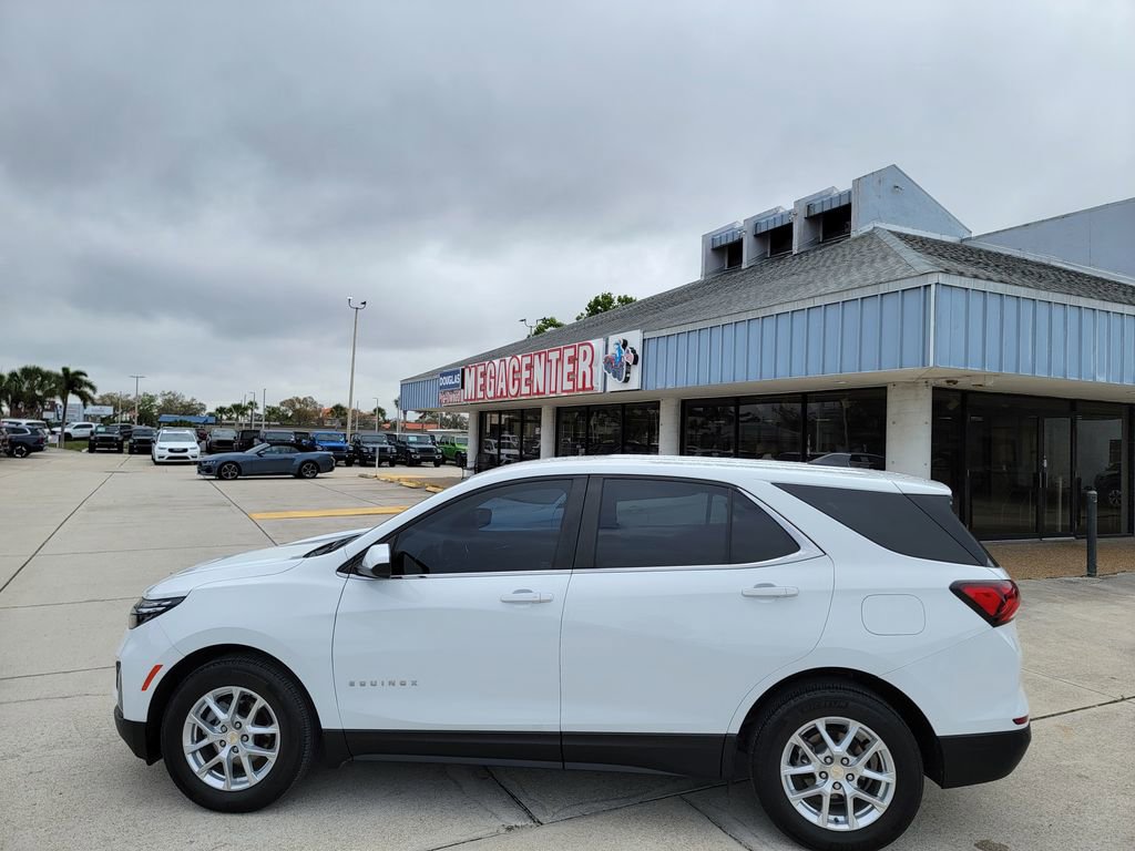Used 2024 Chevrolet Equinox LT FWD image 2