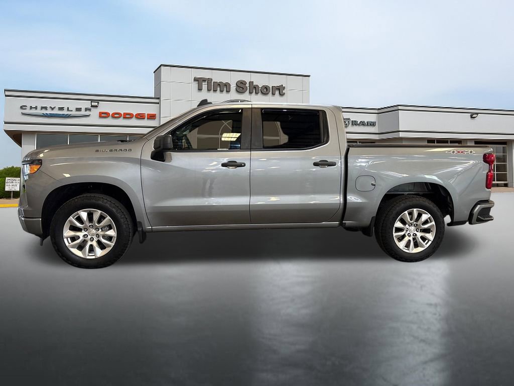 Used 2023 Chevrolet Silverado 1500 Custom image 2