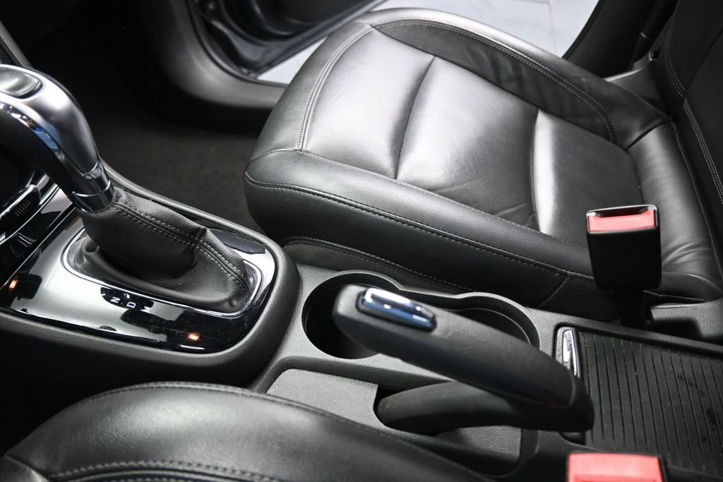 Used 2019 Buick Encore Essence FWD image 18