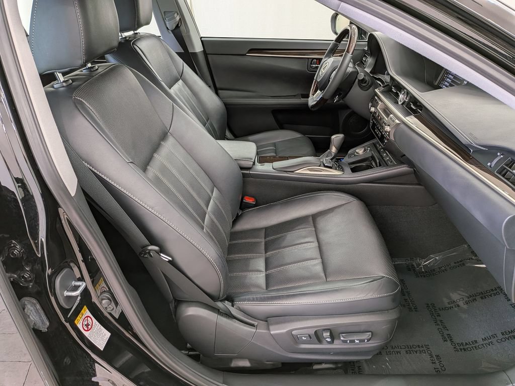 Used 2017 Lexus ES 350 w/ Luxury Package FWD image 34