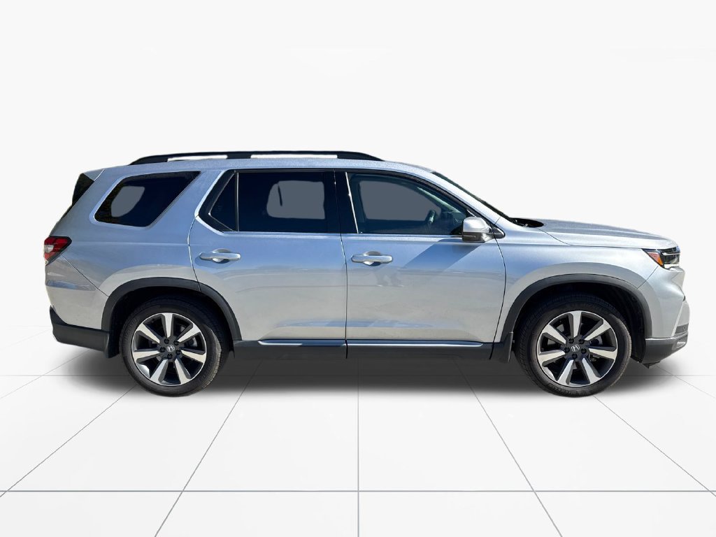 Used 2025 Honda Pilot Touring image 9