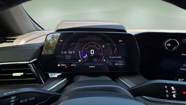 Used 2025 Chevrolet Tahoe Z71 w/ Z71 Off-Road Package AWD/4WD image 15