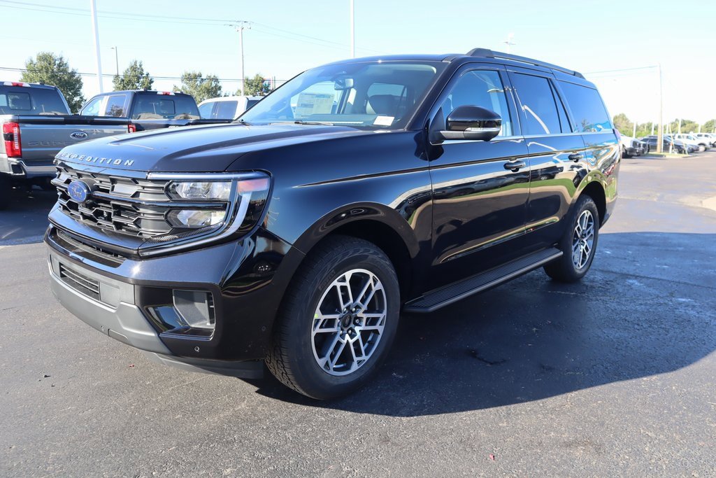 New 2025 Ford Expedition Active image 10