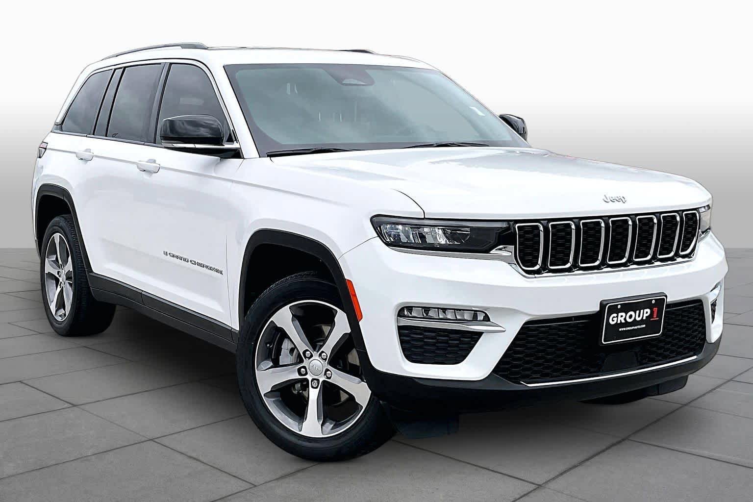 Used 2023 Jeep Grand Cherokee Limited w/ Trailer Tow Prep Group (B) RWD image 3