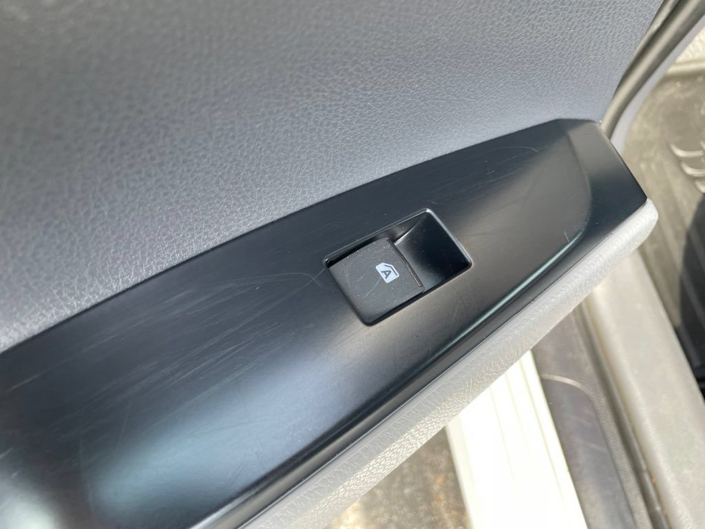 Used 2019 Toyota Camry LE FWD image 14