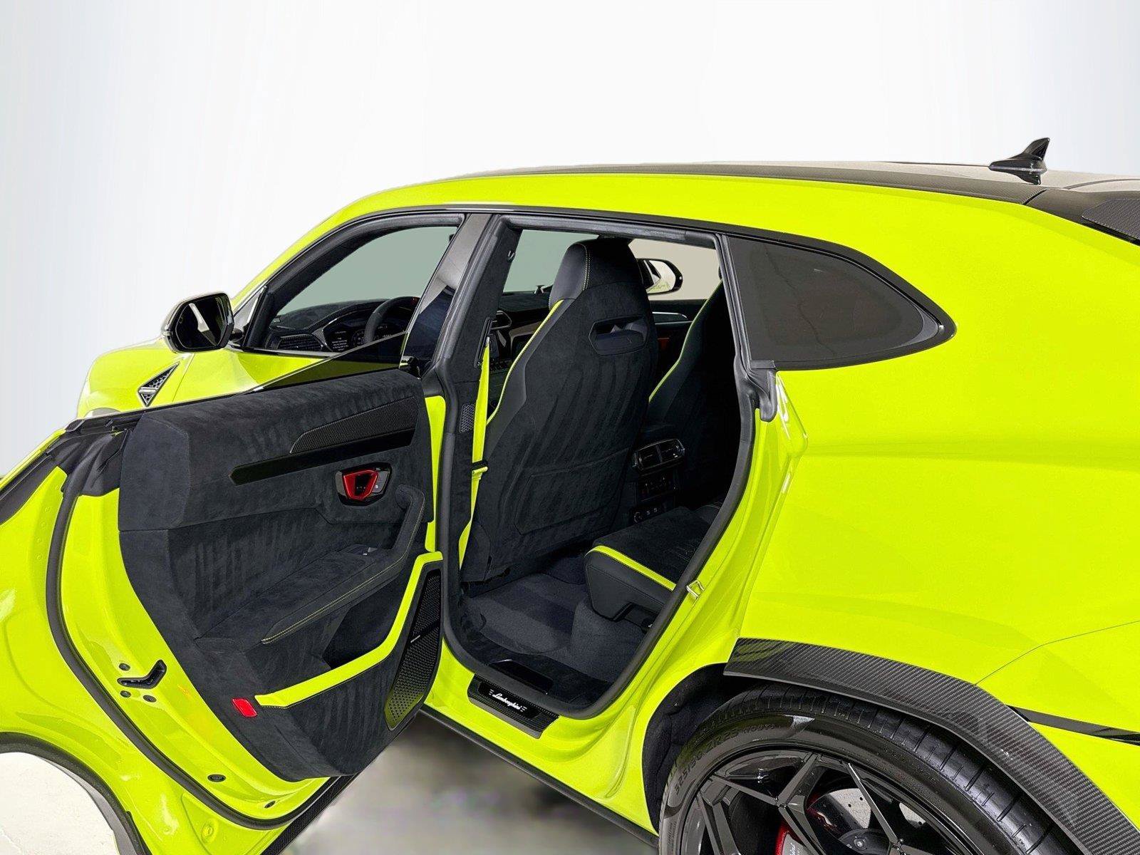 Used 2024 Lamborghini Urus Performante AWD/4WD image 24
