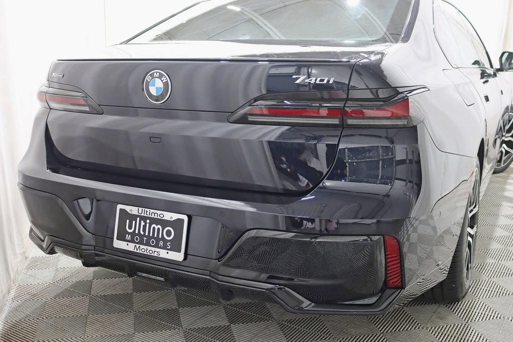 Used 2024 BMW 740i xDrive w/ Premium Package 2 AWD/4WD image 12