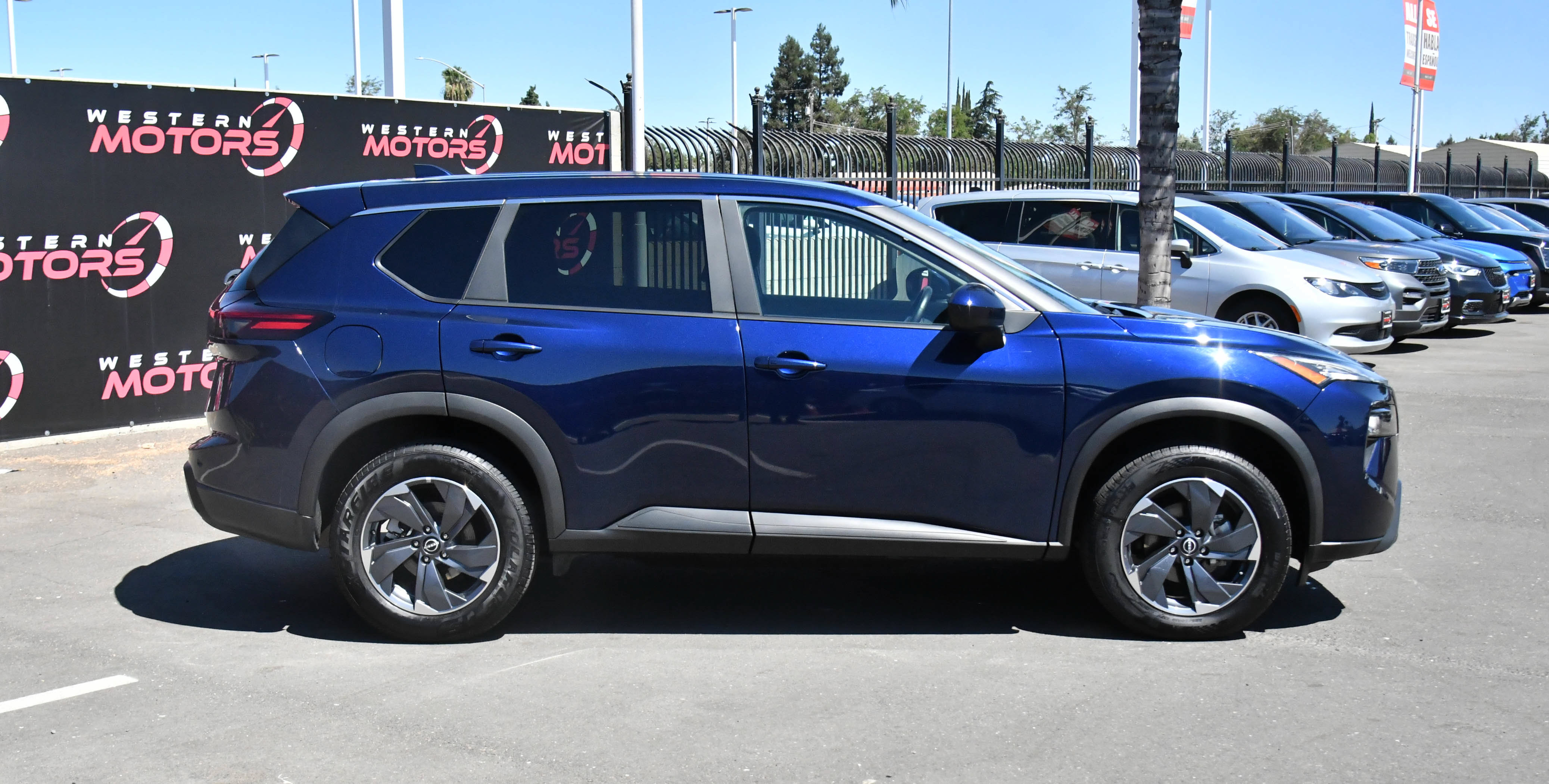 Used 2025 Nissan Rogue SV FWD image 9