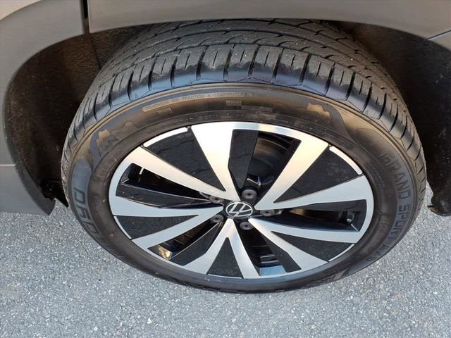 Used 2022 Volkswagen Taos SE w/ Panoramic Sunroof Package image 6