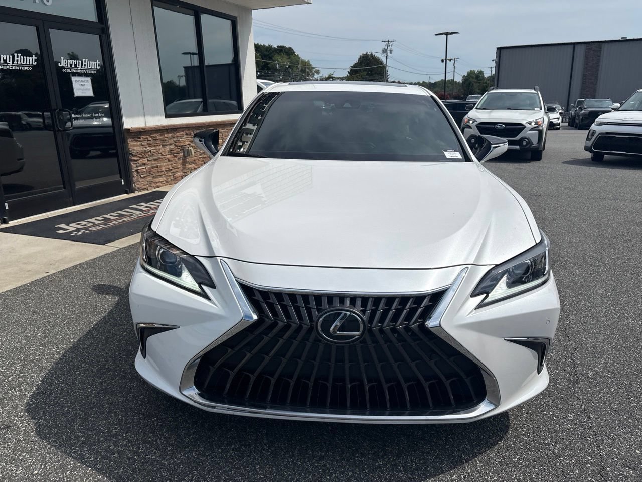 Used 2025 Lexus ES 350 w/ Premium Package FWD image 12