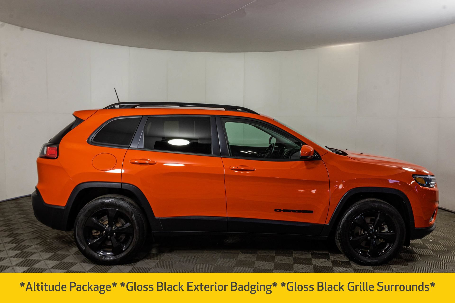 Used 2021 Jeep Cherokee Latitude Plus AWD/4WD image 12