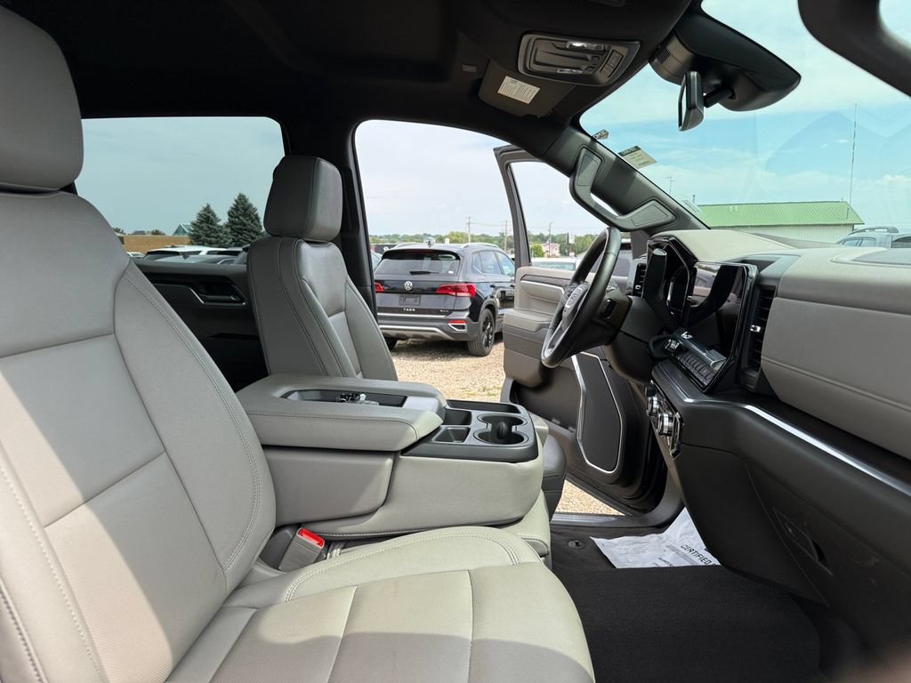Used 2025 GMC Sierra 1500 SLT AWD/4WD image 39