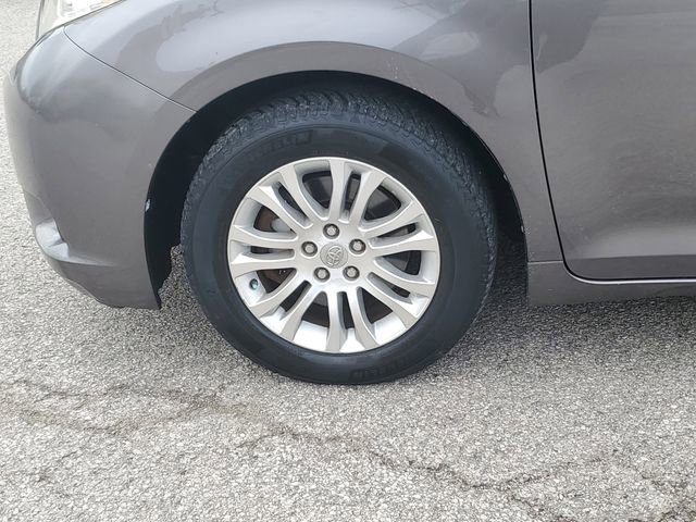 Used 2011 Toyota Sienna XLE image 8