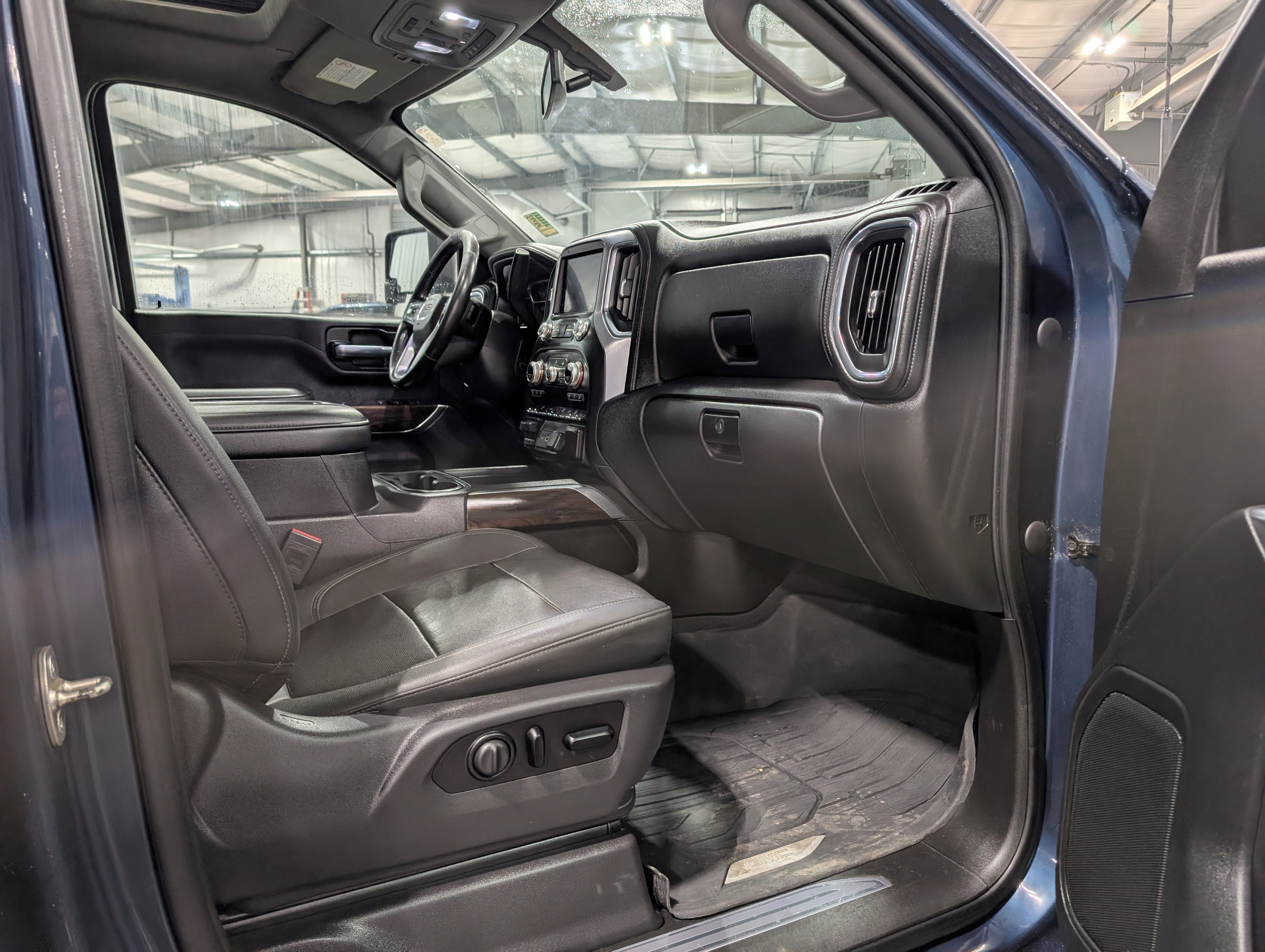 Used 2021 GMC Sierra 3500 SLT w/ SLT Convenience Package image 13