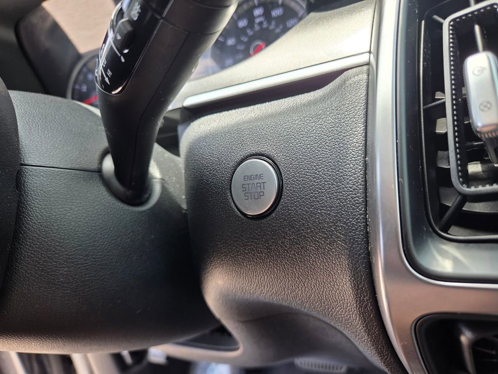 Used 2022 Kia Sorento S w/ Panoramic Sunroof Package FWD image 28