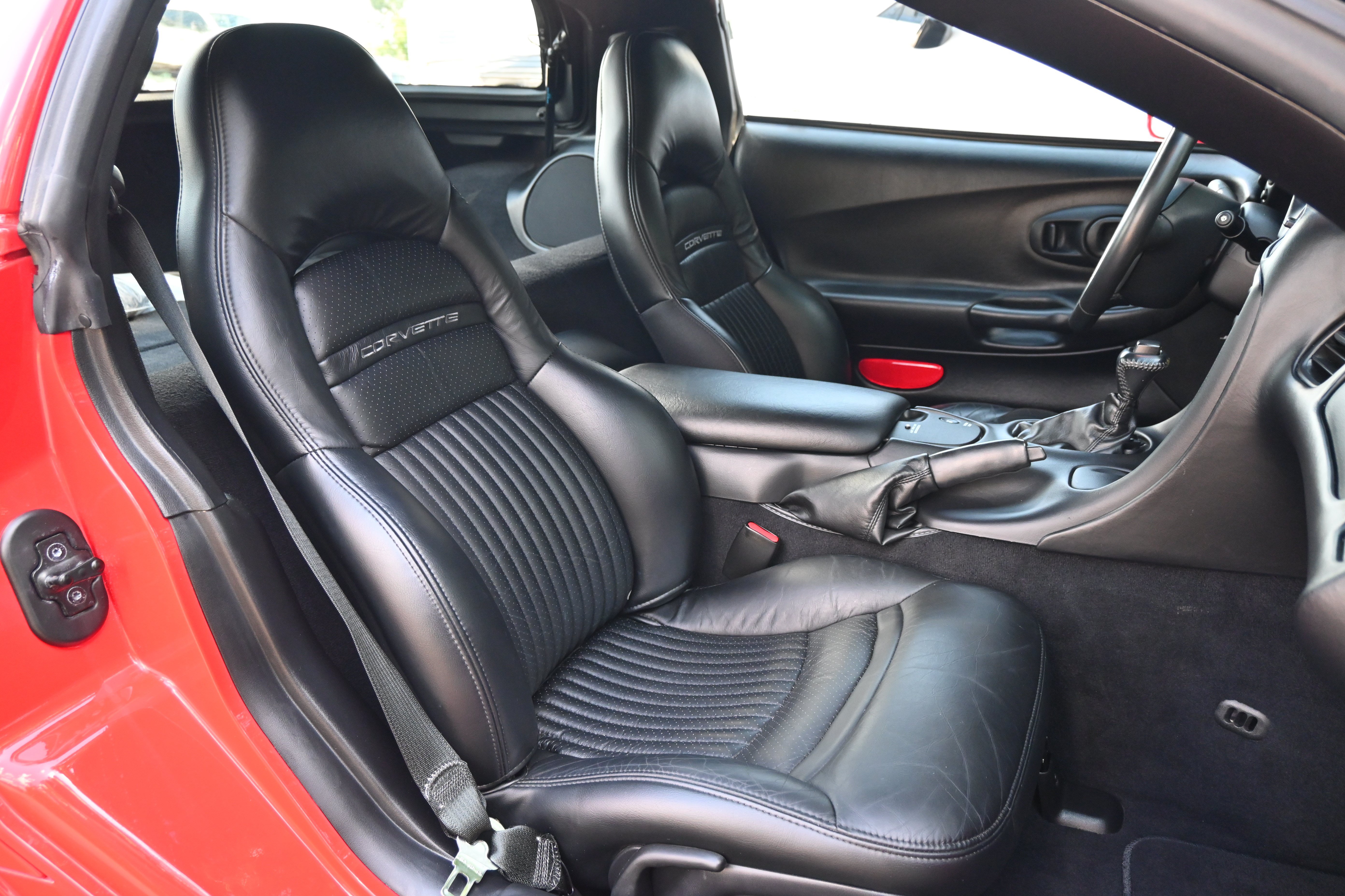 Used 2004 Chevrolet Corvette Coupe RWD image 29