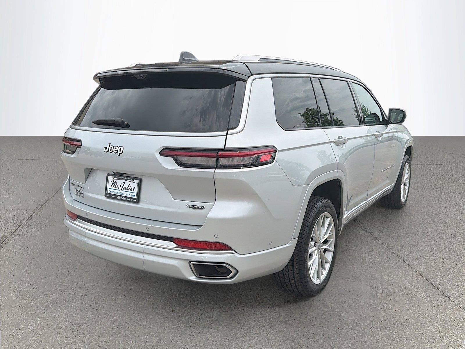 Used 2023 Jeep Grand Cherokee L Summit w/ Advanced Protech Group IV AWD/4WD image 4
