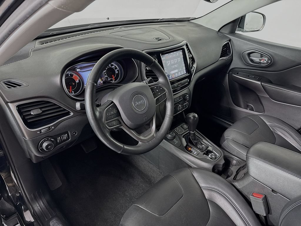 Used 2019 Jeep Cherokee Limited AWD/4WD image 7