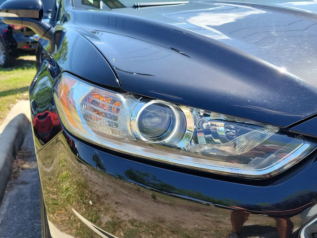 Used 2016 Ford Fusion SE w/ Equipment Group 202A image 2