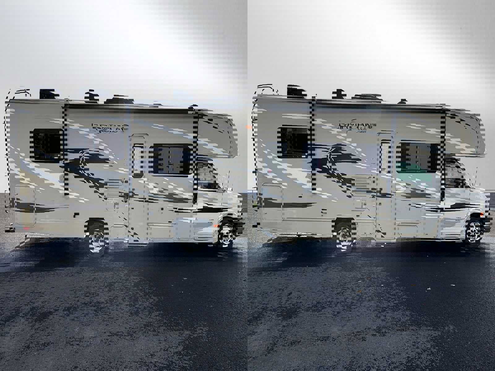 Used 2014 Chevrolet Express 4500 w/ RV Package image 8