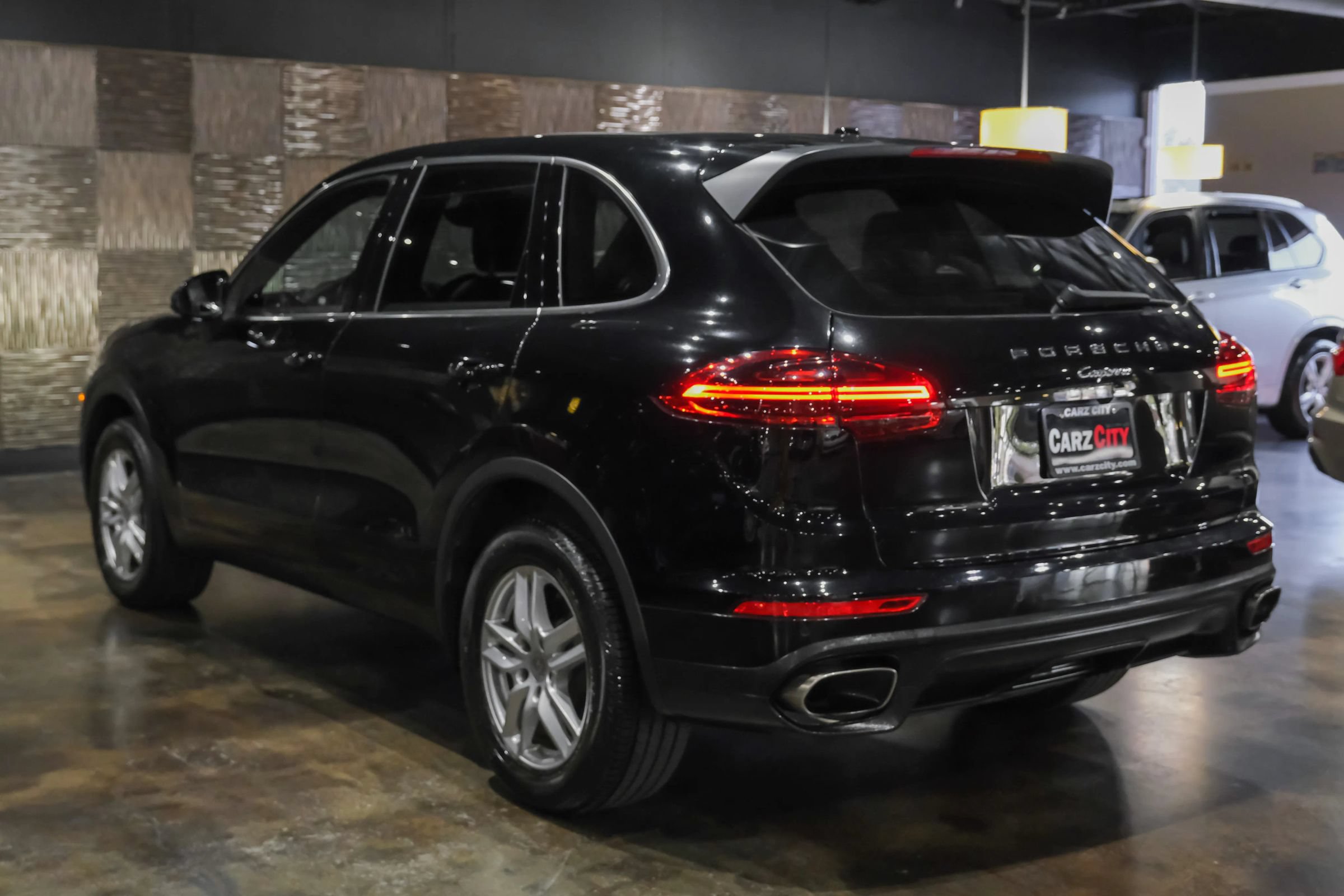 Used 2018 Porsche Cayenne AWD/4WD image 9