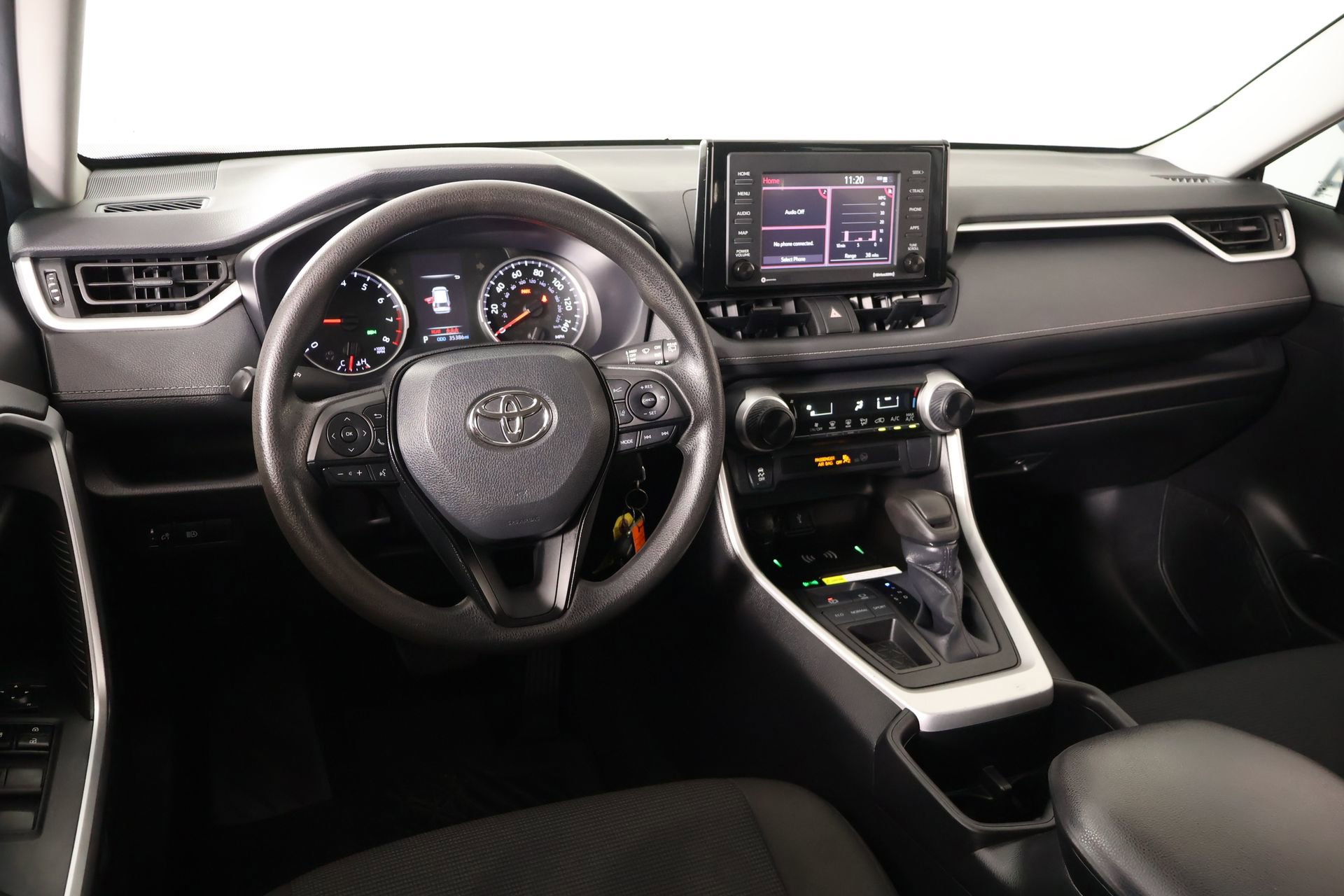 Used 2022 Toyota RAV4 LE image 2