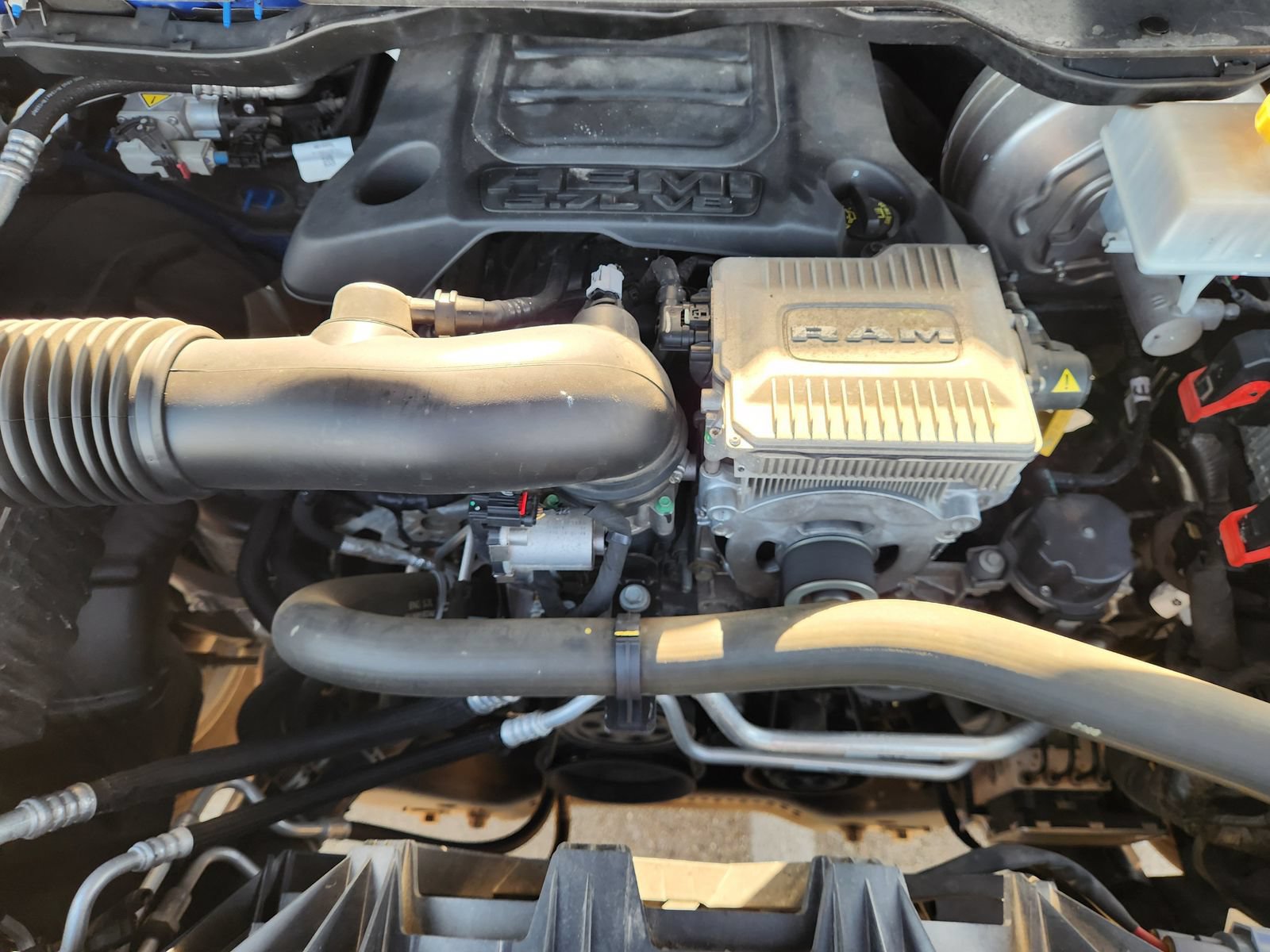 Used 2020 RAM 1500 Laramie w/ Sport Appearance Package AWD/4WD image 31