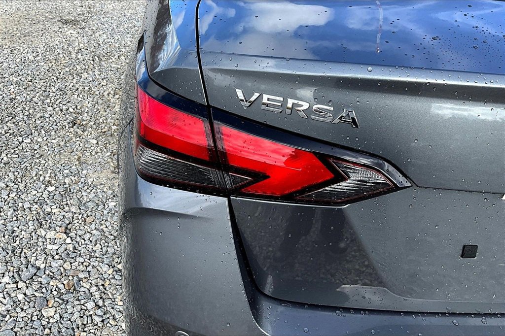 Used 2021 Nissan Versa SV image 27