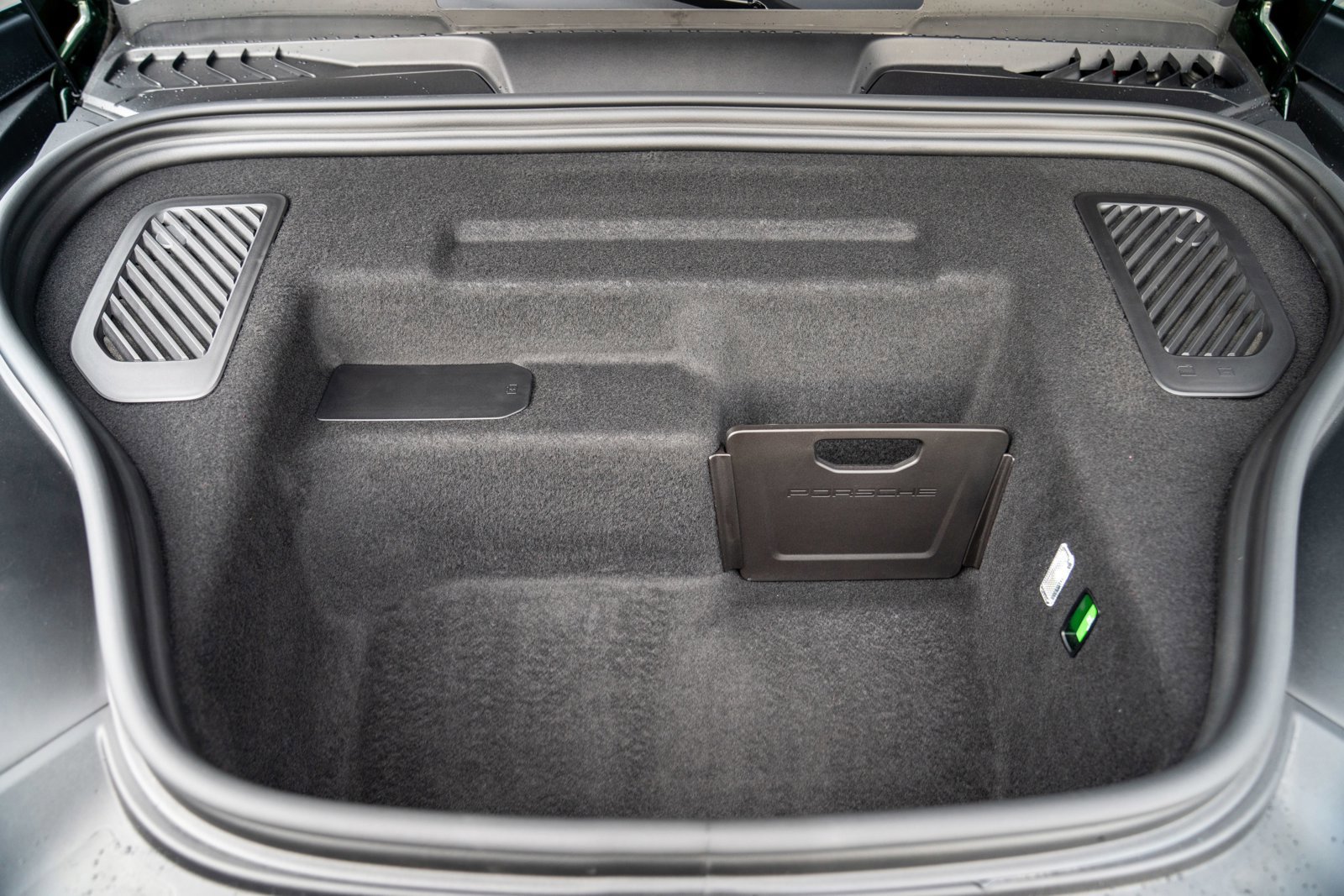 Certified 2025 Porsche Macan 4 Electric image 30