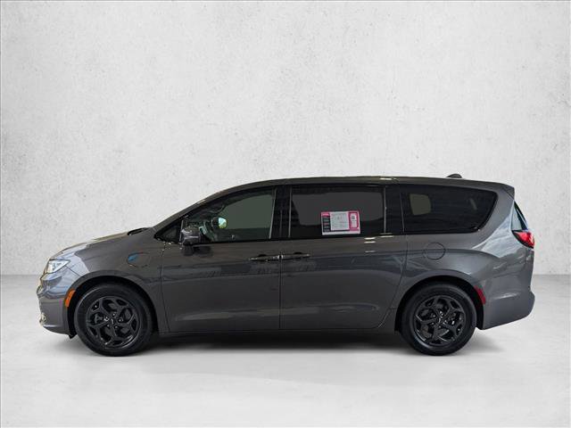 Used 2022 Chrysler Pacifica Limited w/ Uconnect Theater Family Group FWD image 9