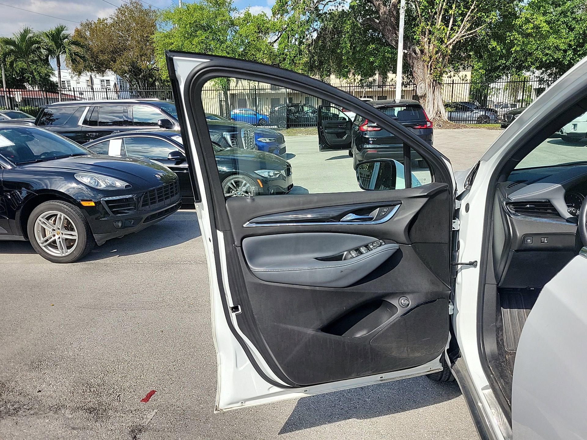 Used 2023 Buick Enclave Essence image 26