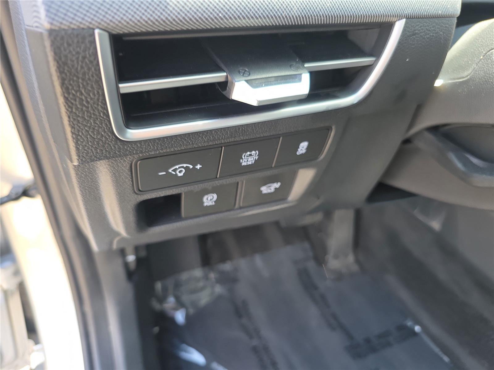 Certified 2025 Hyundai Sonata Limited FWD image 44