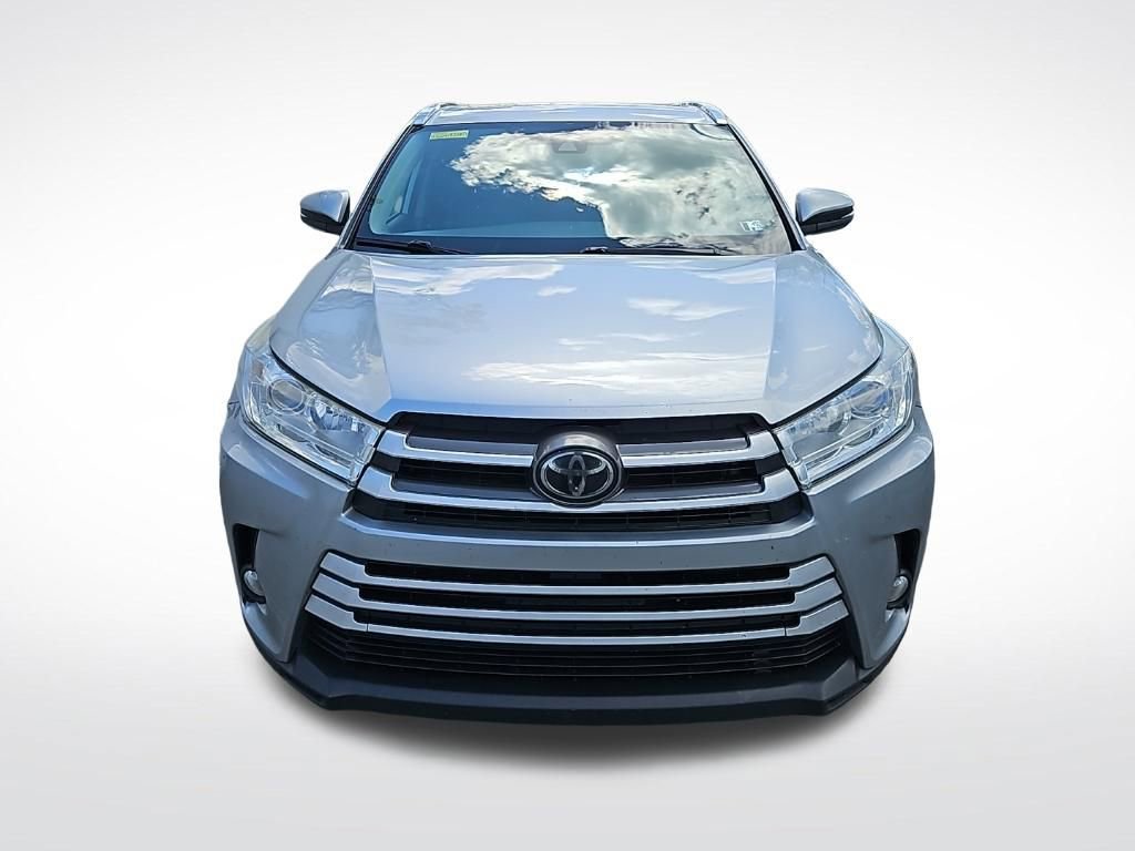Used 2018 Toyota Highlander XLE w/ Carpet Mat Package (TMS) image 2