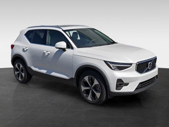 Used 2024 Volvo XC40 B5 Plus image 11