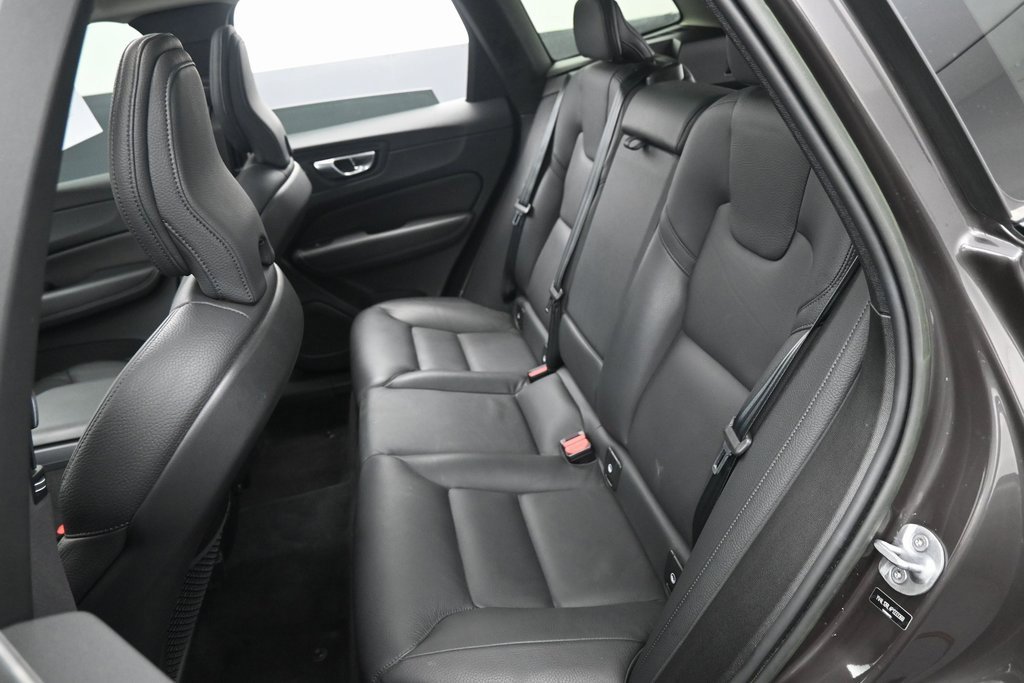 Used 2023 Volvo XC60 B5 Plus image 33