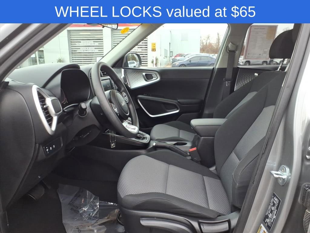 Used 2023 Kia Soul LX w/ LX Technology Package image 7