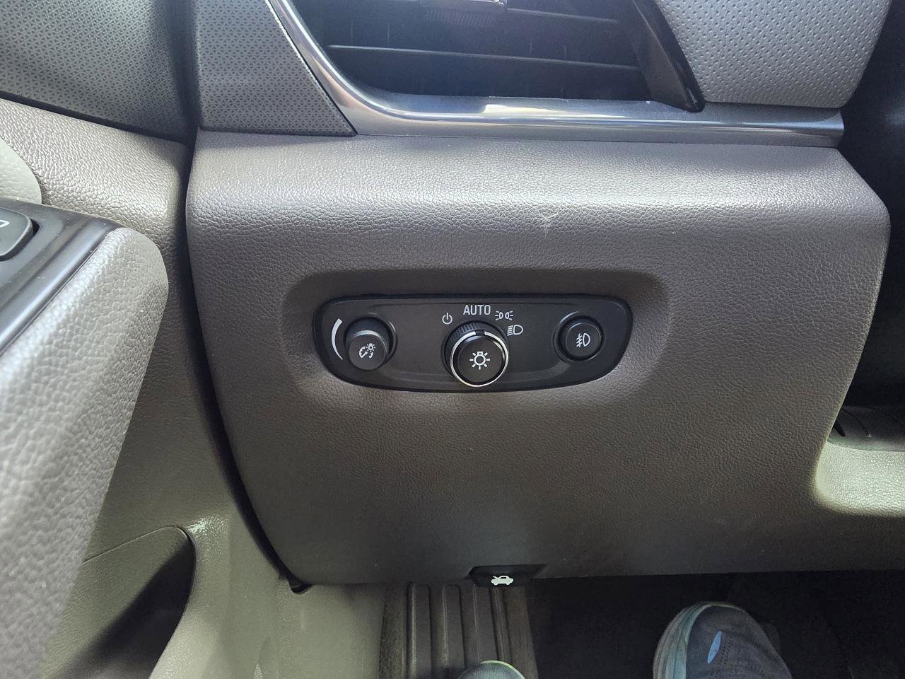 Used 2020 Chevrolet Traverse Premier image 25