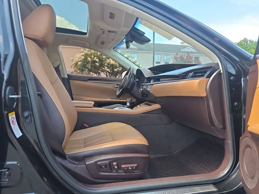 Used 2018 Lexus ES 350 w/ Luxury Package w/Wood Trim FWD image 52