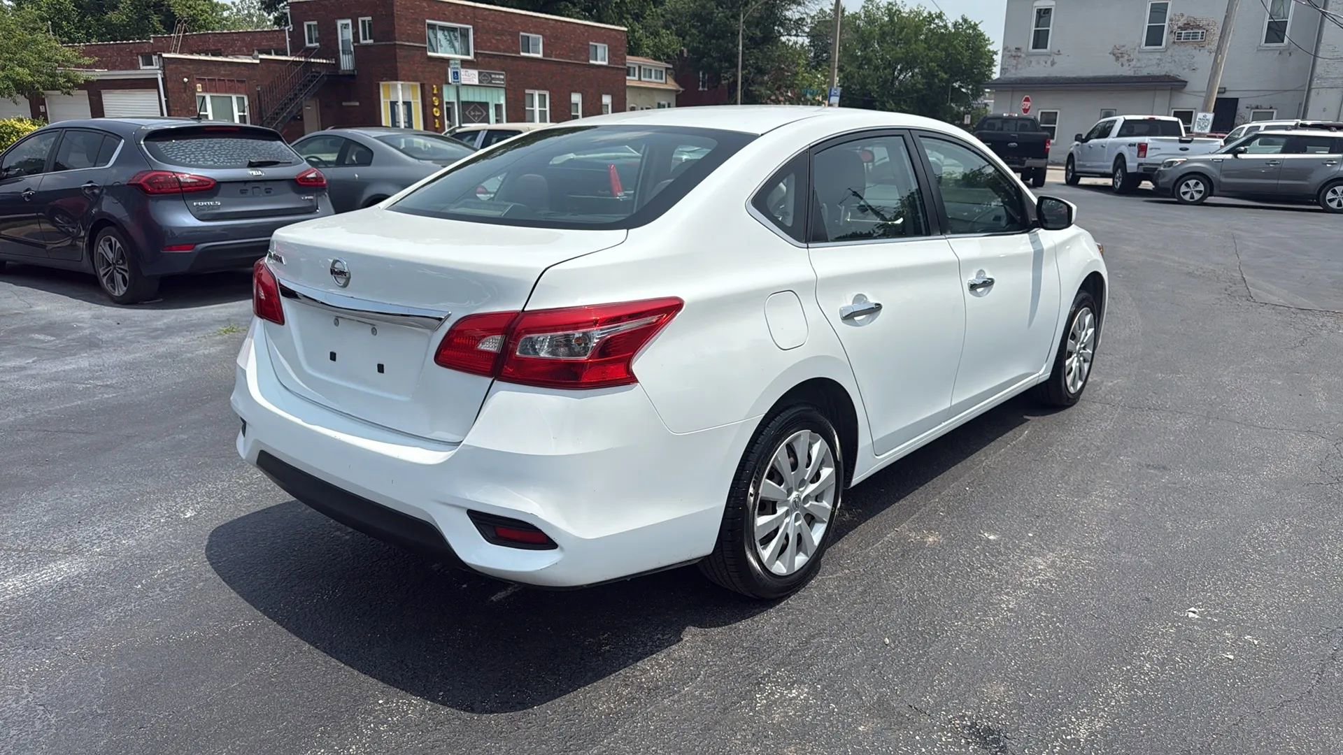 Used 2016 Nissan Sentra S image 5