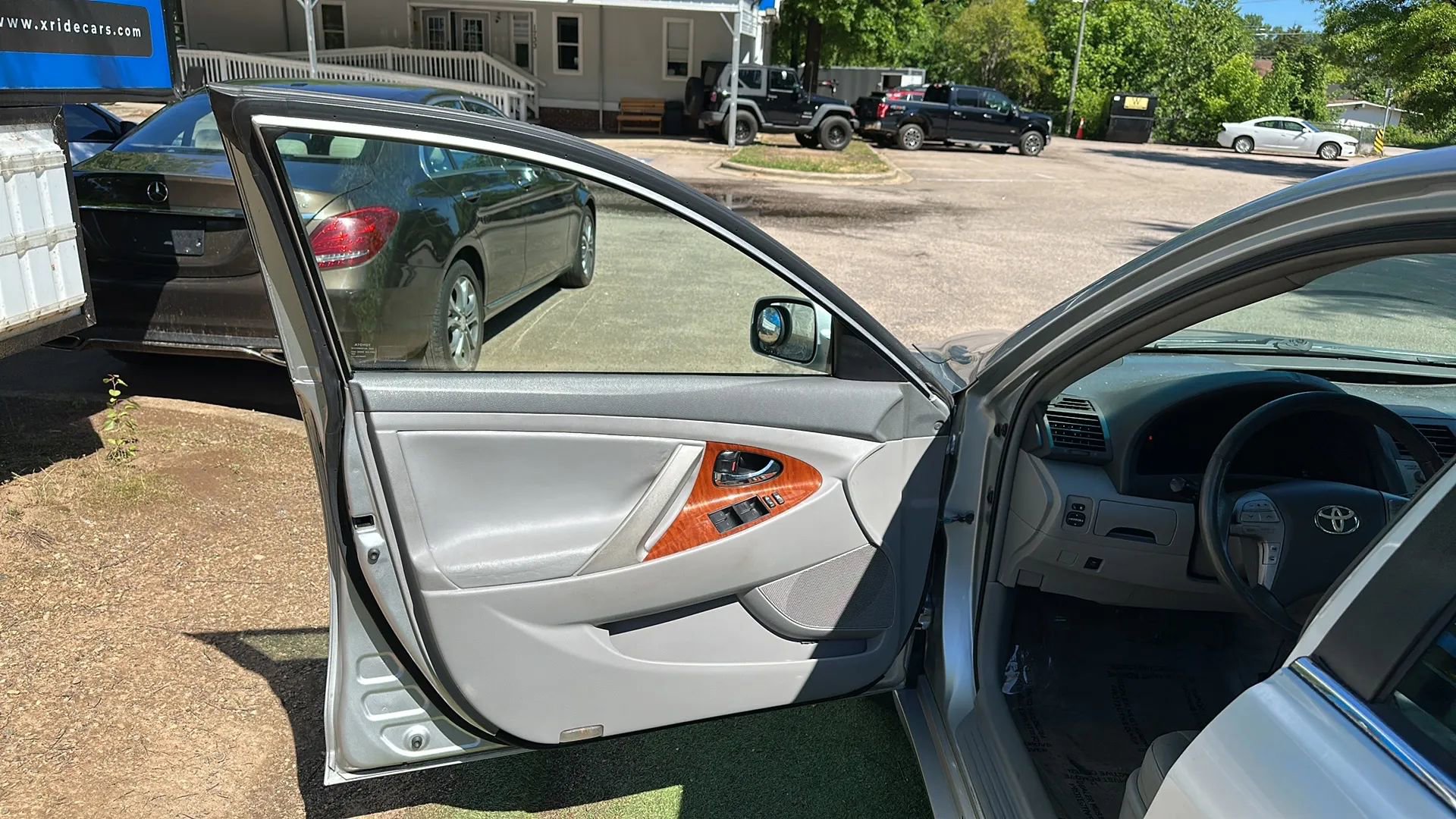 Used 2011 Toyota Camry XLE w/ SE/XLE Extra-Value Pkg FWD image 15