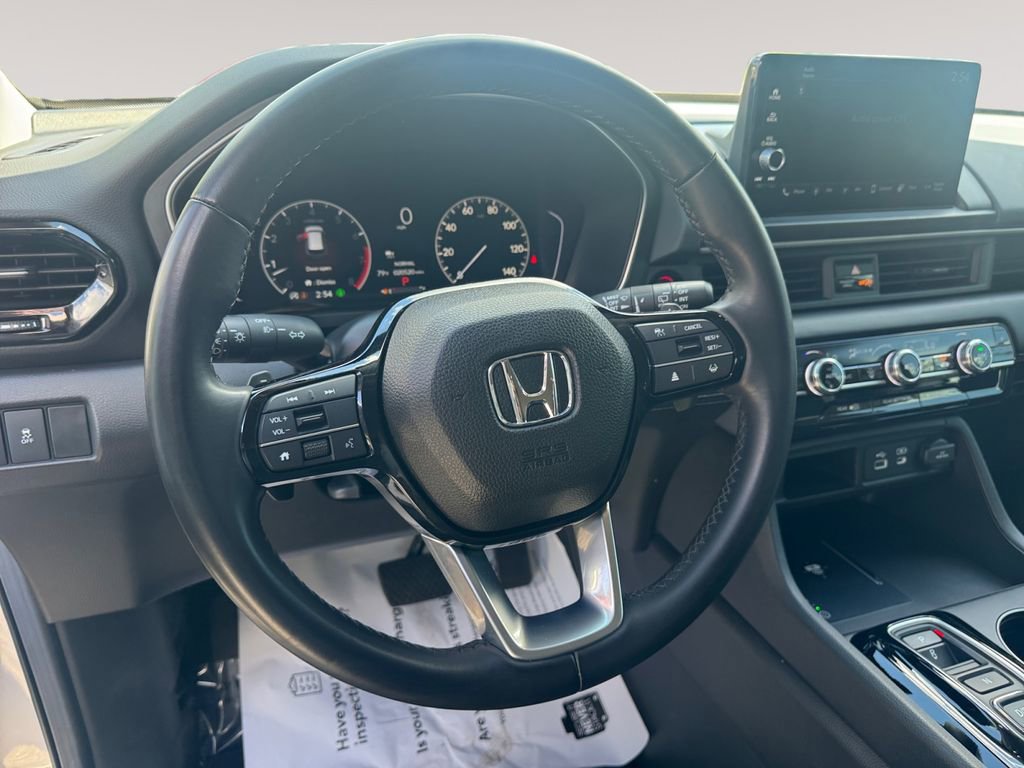Used 2025 Honda Pilot EX-L image 12