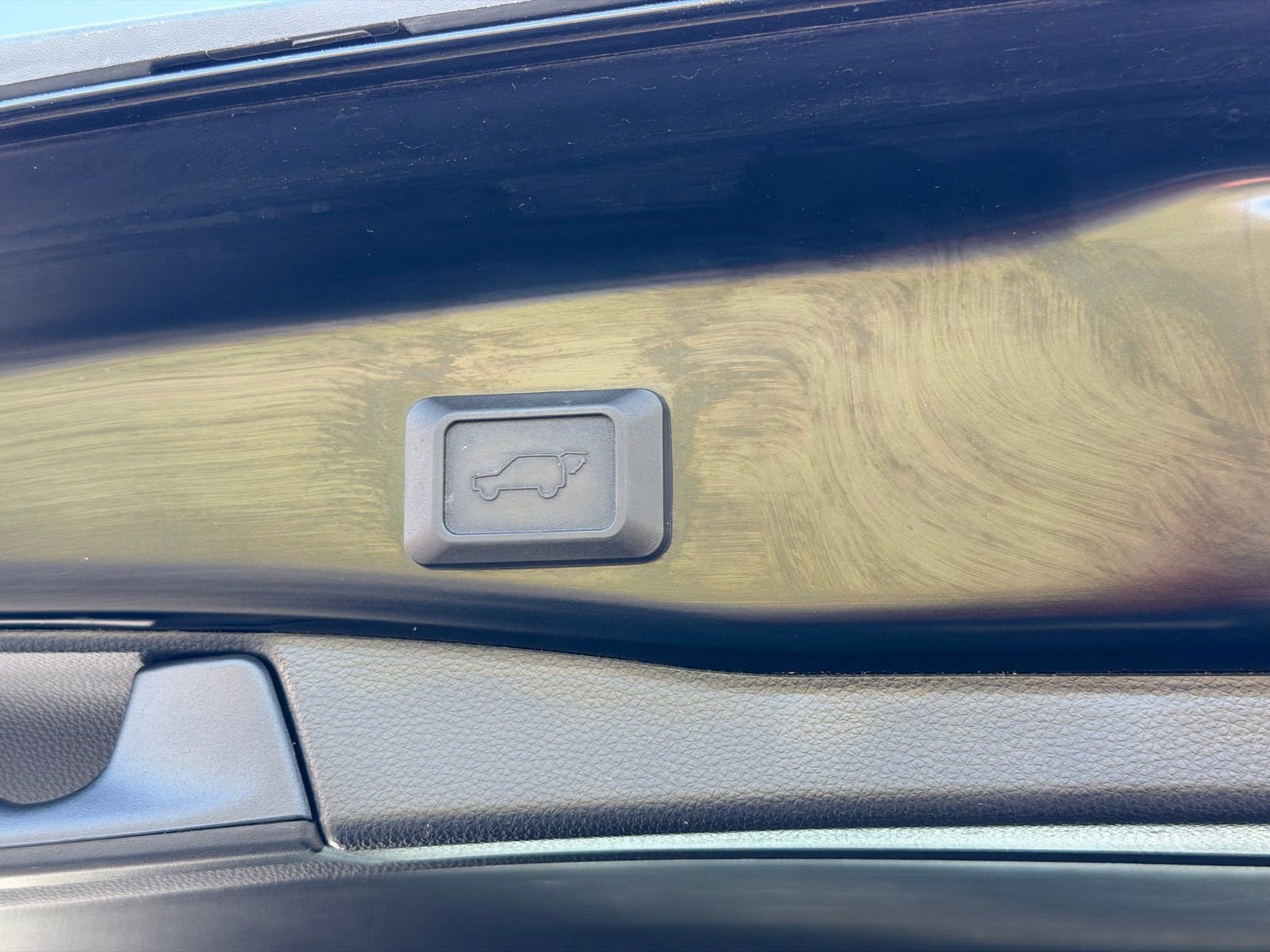 Used 2022 Toyota RAV4 XLE Premium image 34