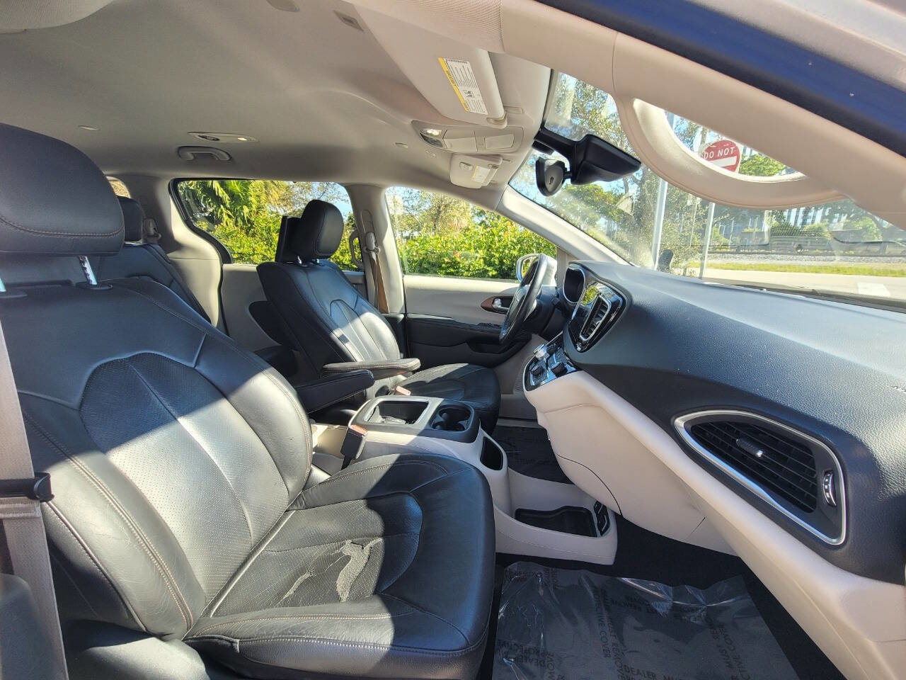 Used 2018 Chrysler Pacifica Touring-L Plus w/ Advanced Safetytec Group image 17